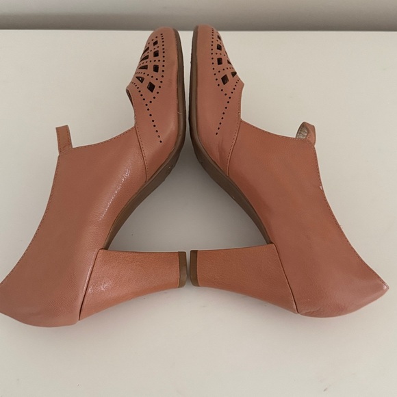 Aerosoles Heel Rest Role of Fate Retro Leayher Cutout Round Toe Heels Womens 8 - Picture 5 of 8